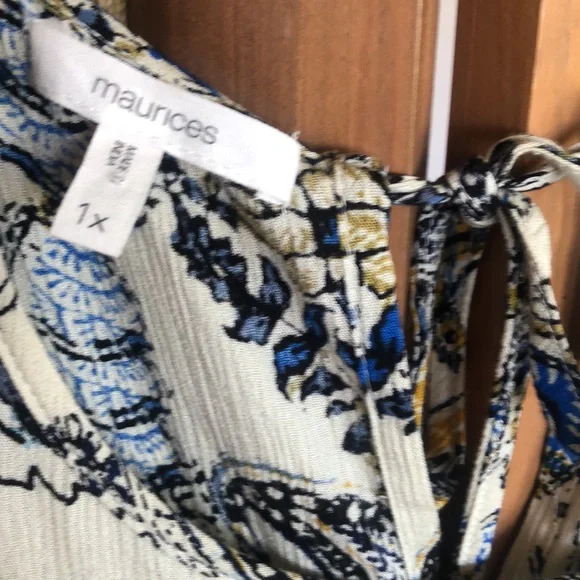 Maurices top size 1x - Picture 6 of 7
